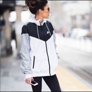 NWOT Nike Windrunner